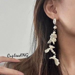 ◆◆大人気◆◆早い者勝ち 淡水真珠×貝殻装飾 ロングフリンジピアス 個性的デザイン 銀針