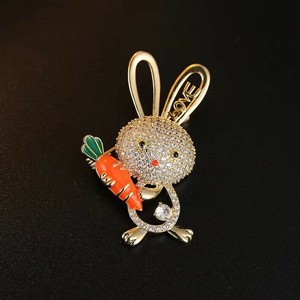 ブローチ 兎  おしゃれ ピンブローチ  服装 入学式 入園式  結婚式 華やか　ブローチ キラキラ