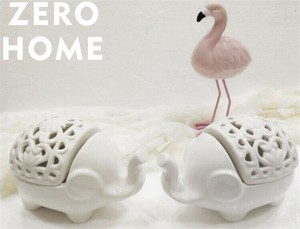 陶器象のキャンドルホルダー 透かし彫りインインテリア小物