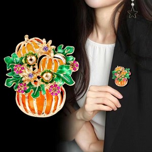 ハロウィン　カボチャ　ブローチ 卒業式   ブローチ つき 入学式 入園式  華やか　ブローチ キラキラ