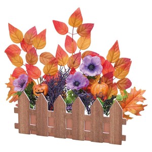 秋装飾品　ハロウィン　垣根アレンジ