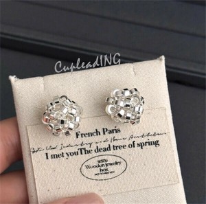 【定番商品】早い者勝ち ミニマルスタイル 編み込み球形ピアス 耳たぶに優しい存在感のあるデザイン