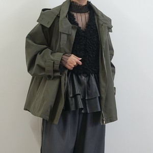 【2025新作　即納】バックボタンフレアジャケット（ベージュ・カーキ・ブラック）フード　コート　トレンチ