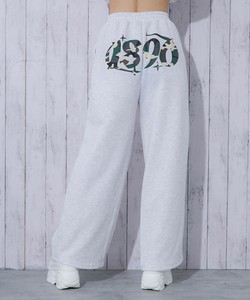 《カモフラロゴ×リラックス》レディース　裏毛　スウェットワイドパンツ　バックプリント　春秋冬