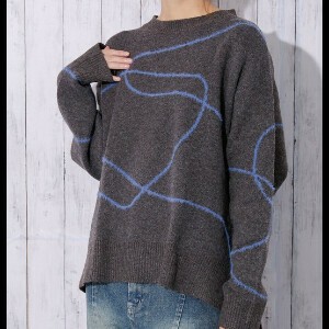 《ライン柄アクセント》レディース　ニットプルオーバー　ゆったりシルエット　秋冬
