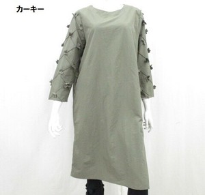 【　秋物新商品　】ワッシャー袖花刺繍ワンピース