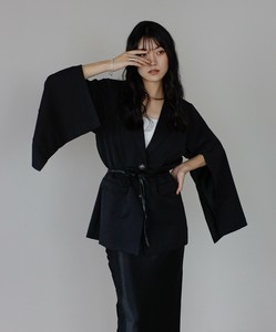 ベルト付き袖スリットジャケット
