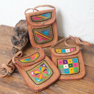 ラジャスタン刺繍レザーショルダーポーチ