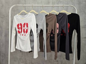 ラウンドネックサイドギャザー長袖レタリングTシャツ カットソー 韓国ファッション madeinkorea