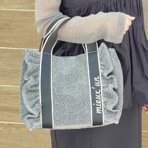 【2025新作】フリル ディテール の スクエア型 ハンドバッグ ＜ピンナ＞キュート カジュアル 刺繡