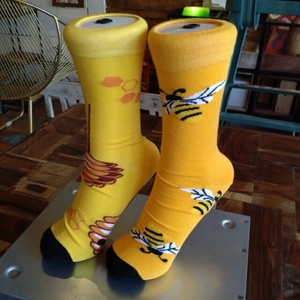 TOPANGA Socks　Lady's 　HONEY BEE　HONEYCOMB　INSECT　BEES FLYNING AROUND　GIFT　PRESENT