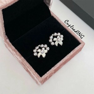 ＜人気商品＞INSスタイル シルバー真珠風フラワーピアス 新作 優雅デザイン ピアス