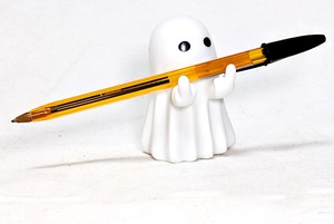 挑戦的でカワイイおバケにペン置きますか？【ミドルフィンガーゴーストペンホルダー】