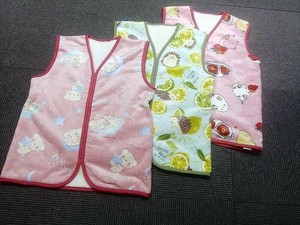 アニマル＆フルーツ柄 裏ボア スリーパー スリーパー  ルームウェア 防寒 ベスト 着る毛布 裏ボアベスト