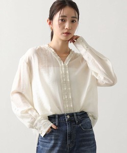 LUタックフリルVネックブラウス
