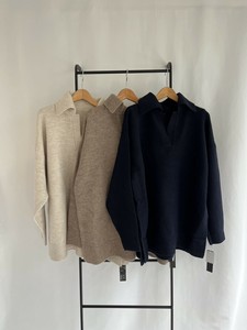 Sweater/Knitwear Keyhole Neck
