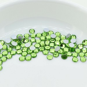 フラットバック VIVA12 プレシオサ SS6 ペリドット F ラインストーン PRECIOSA