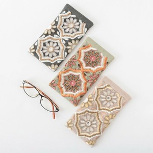 【東京かんかん】ビーズ刺繍メガネケース ベージュ&チャコール&ターコイズ 眼鏡入れ ハンドメイド
