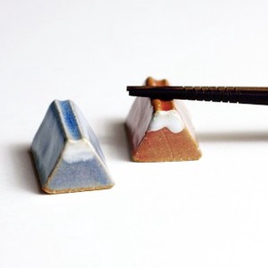 青富士　箸置き（写真左）