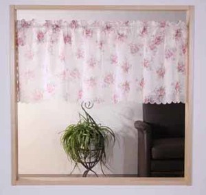 【ローズ】【バラ】　小窓　薄地ボイル生地にバラ柄のプリントカフェカーテン