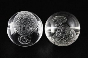 【彫刻ビーズ】水晶 12mm (素彫り) 三本足蛙
