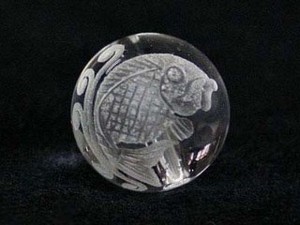 【彫刻ビーズ】水晶 12mm (素彫り) 夫婦鯉(右向き)