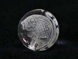 【彫刻ビーズ】水晶 12mm (素彫り) 夫婦鯉(左向き)