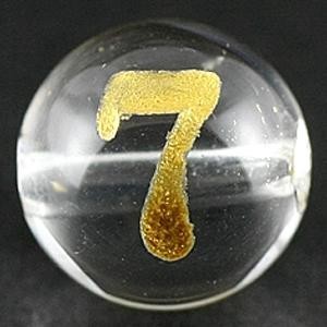【彫刻ビーズ】水晶 8mm (金彫り) 数字「7」 (横穴)