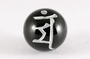 【彫刻ビーズ】オニキス 12mm (銀彫り) 「梵字」マン