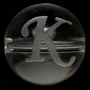 【彫刻ビーズ】水晶 12mm (素彫り) アルファベット「K」