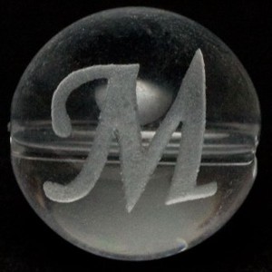 【彫刻ビーズ】水晶 12mm (素彫り) アルファベット「M」