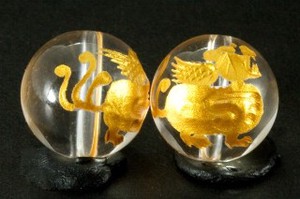 【彫刻ビーズ】水晶 12mm (金彫り) 招財の神獣・貔貅(ひきゅう)右向き
