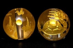 【彫刻ビーズ】水晶 10mm (金彫り) 龍亀(ろんぐい)