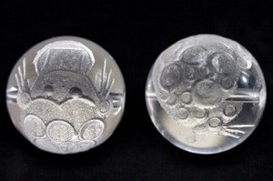 【彫刻ビーズ】水晶 16mm (素彫り) 三本足蛙