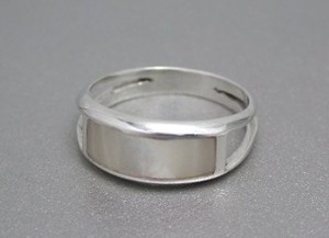 Silver-Based Shell Ring Design sliver White Simple