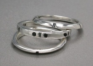 Silver-Based Peridot/Onyx Ring sliver 3/10 length