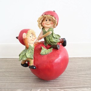 【直送可】ディスプレイとしてかわいい♪ 置物 子供＆リンゴ
