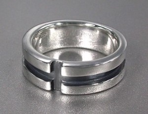 Silver-Based Plain Ring Design sliver