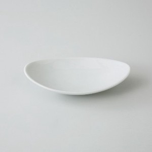 白　楕円皿（小）　　《長崎県産の波佐見焼（はさみやき）》