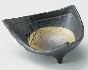 黒釉満月三角小鉢【日本製　美濃焼】