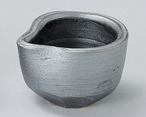 鉄釉片口ソギ鉢【日本製　美濃焼】