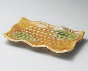 波型伊賀織部焼物皿【日本製　美濃焼】