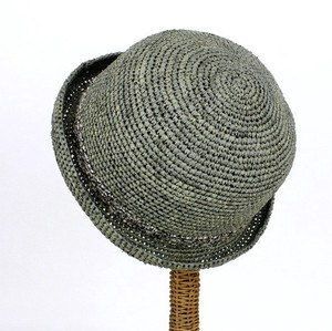 ラフィアかぎ編み帽子セーラー 裂き布編みこみ グレーx黒布