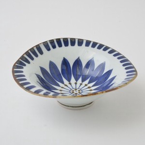 波佐见烧 小钵碗 变形 花朵 蓝色 日本制造