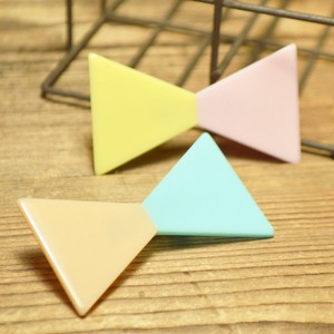 Triangle Ribbon Acrylic Plate Brooch Pop