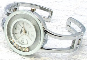 バングルウォッチ　レディース腕時計