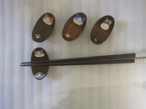 伝統の会津漆器店　猫とフクロウの箸置き