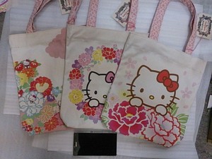 Pouch Floral Pattern Hello Kitty Made in Japan