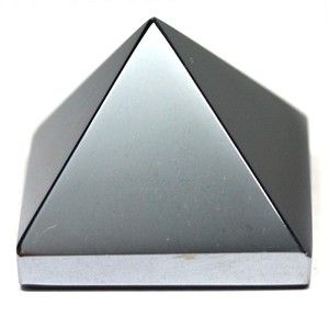 【置き石】ピラミッド型 約25mm テラヘルツ鉱石