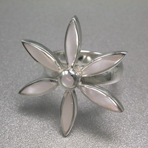 Silver-Based Shell Ring Design Flower sliver White